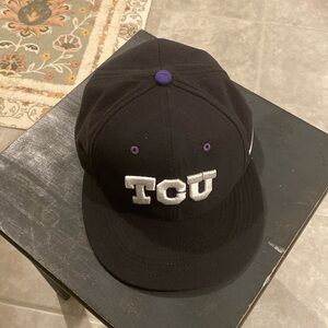 Black/Purple Nike TCU full fitted hat. Size: 7 3/8